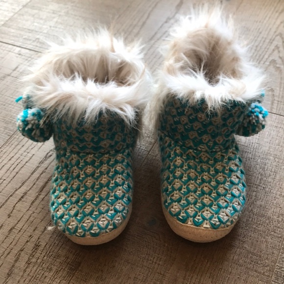 Pom Pom Faux Fur Lined Slippers Size 9/10 NWOT - Picture 3 of 7